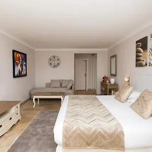 Bed & Breakfast Stephanie, Mougins